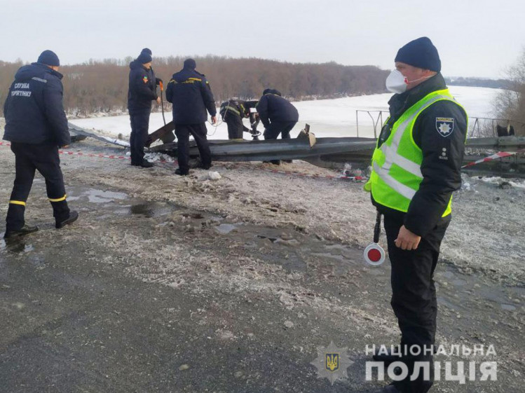 фура впала з мосту 2