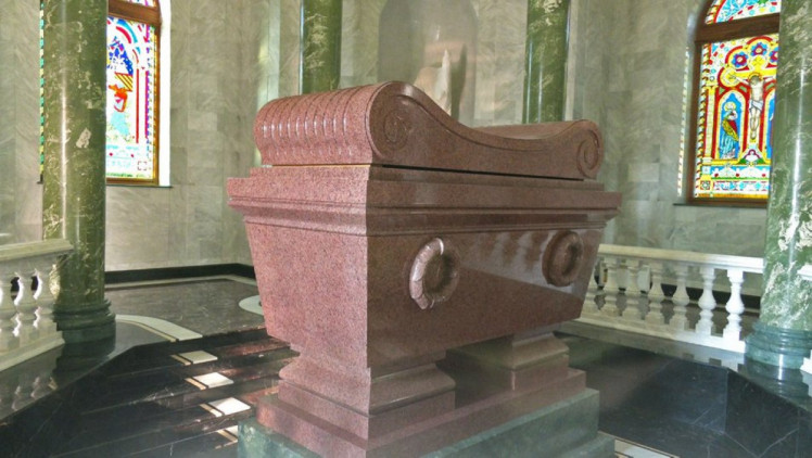 Аграрный бизнесмен на Черниговщине построил себе мавзолей по образцу усыпальницы Наполеона