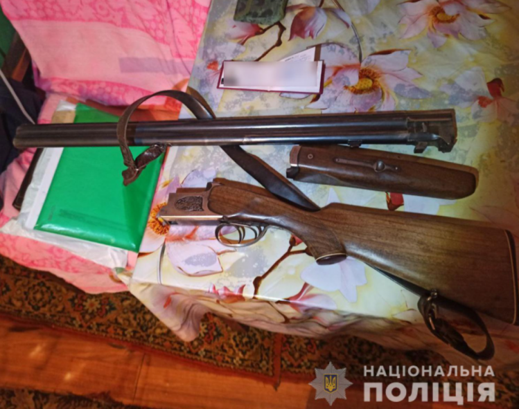 Вбивство лося на Чернігівщині - фото зброї